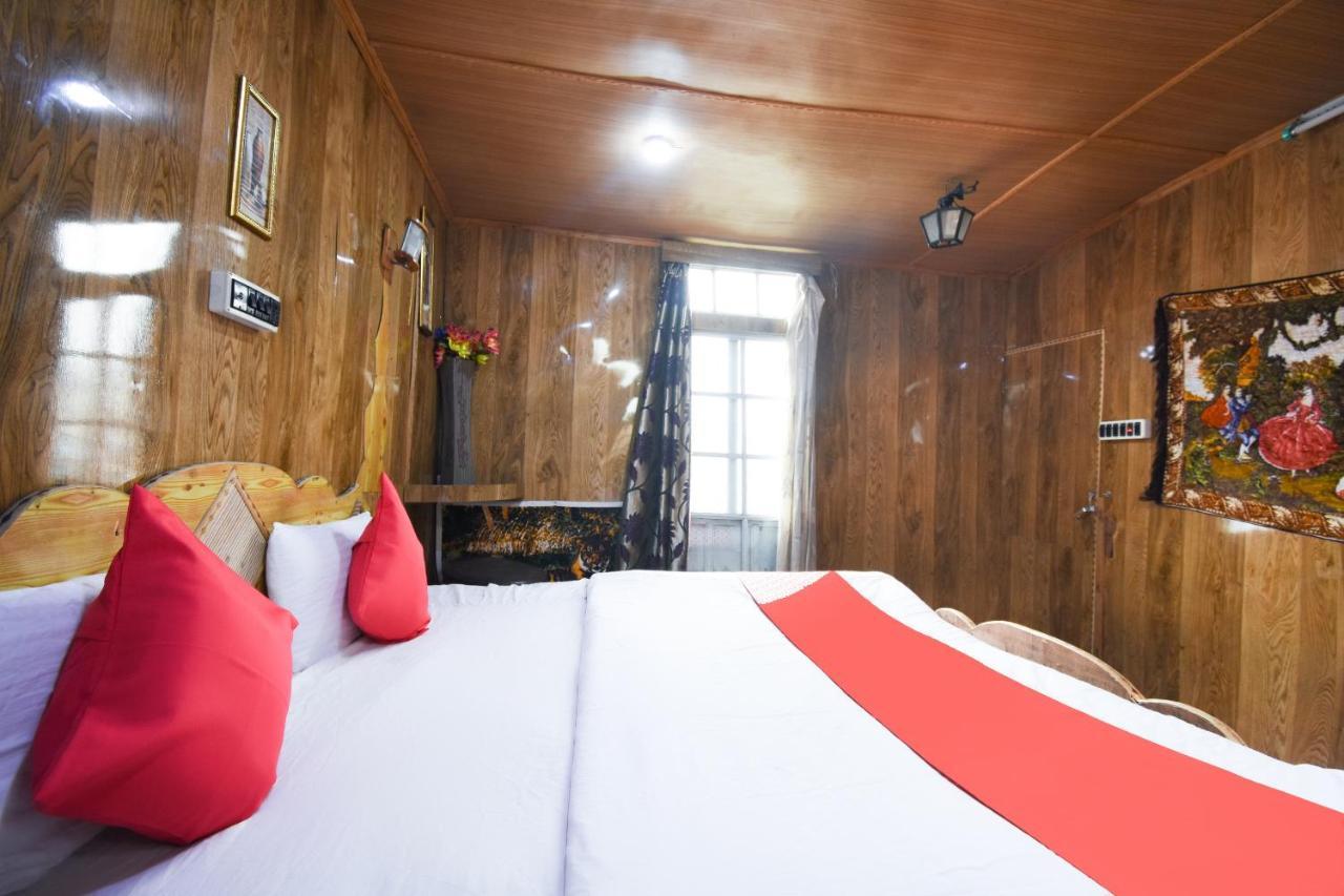 Oyo 66637 Merlin Group Of Houseboats Hotel Srīnagar Kültér fotó